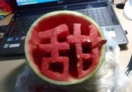 奇葩汇总-泡泡吃瓜,揭秘奇葩汇总中的趣味瞬间