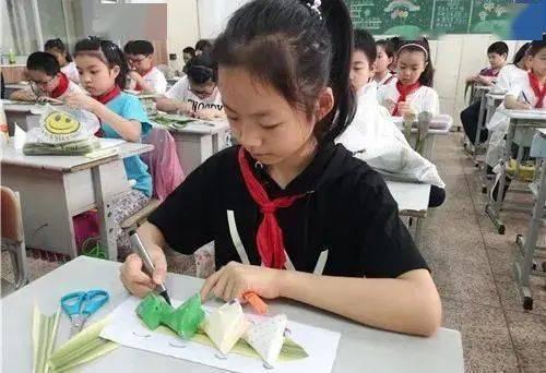 宜兴高中老师吃瓜,揭秘校园生活趣闻