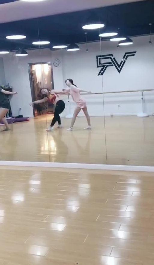 团体舞蹈吃瓜,探寻团体舞蹈中的欢乐与和谐