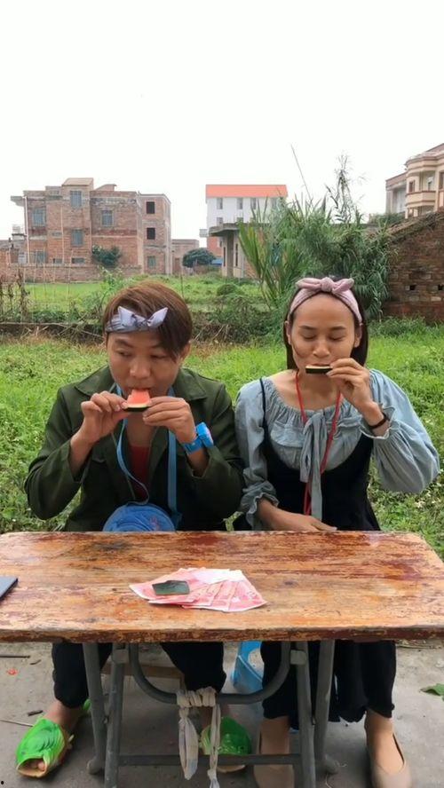 吃瓜情报村里,一场乡村八卦盛宴