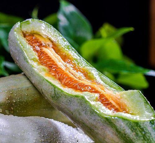 晚上吃脆甜蜜瓜,甜蜜脆瓜滋味无限