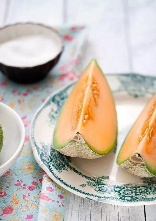 哈密瓜小孩吃,探寻瓜果中的童年记忆